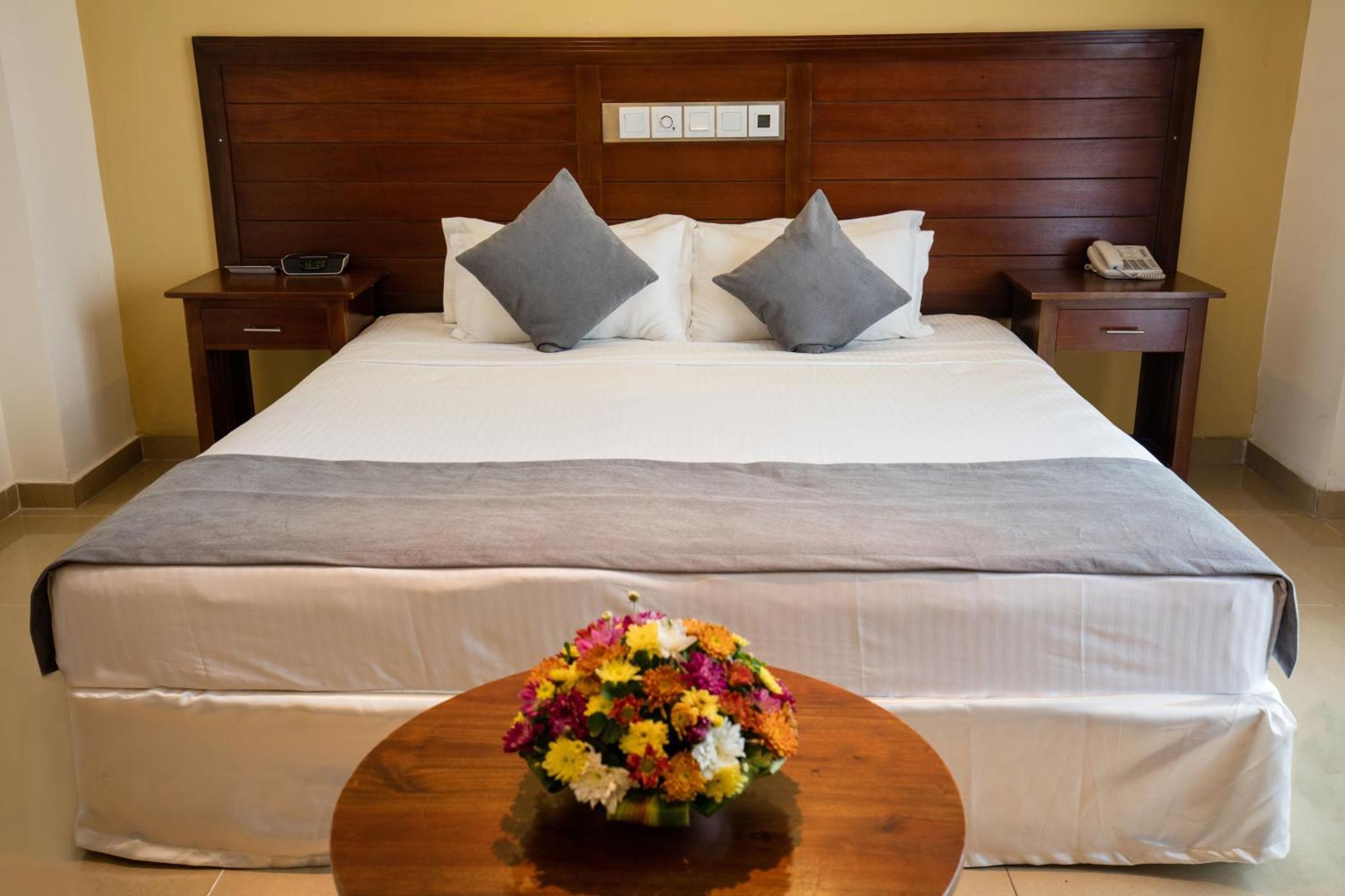 Deluxe Queen Room
